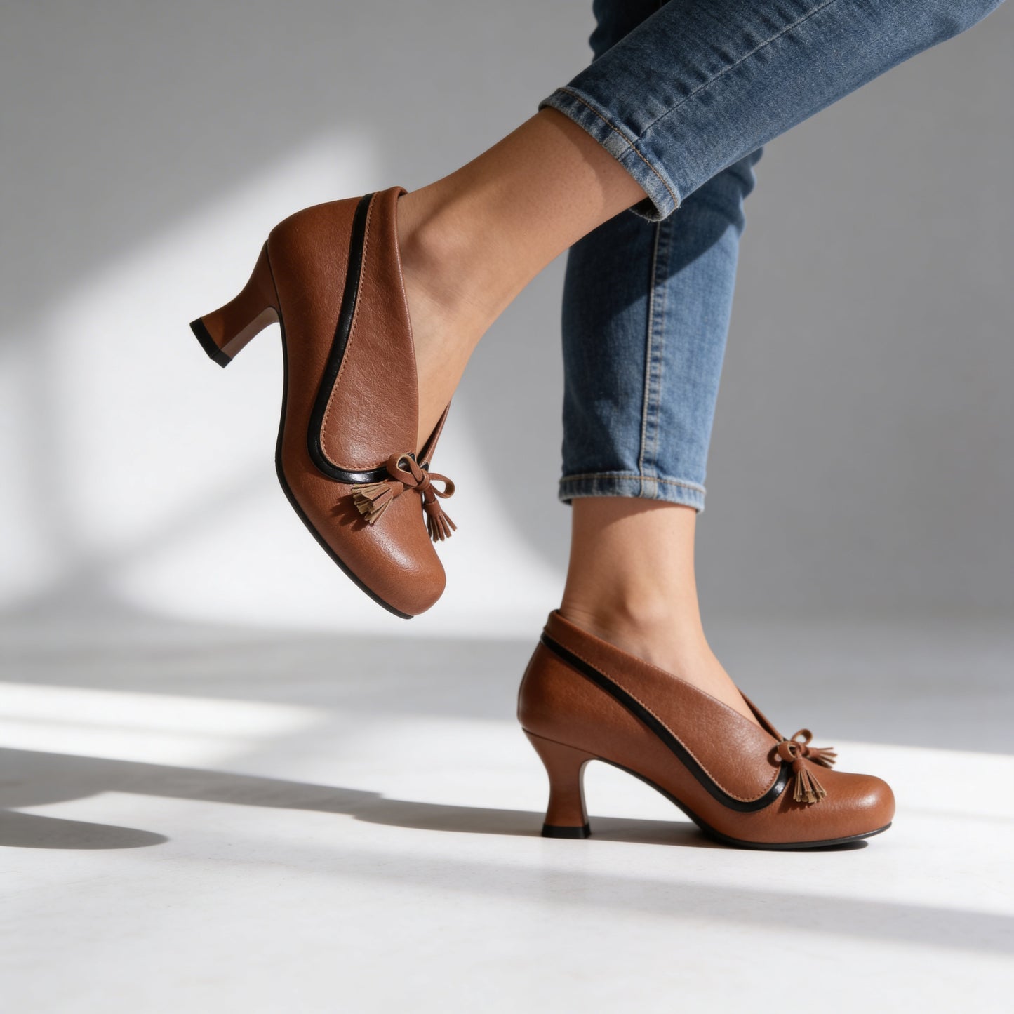 Women's Lapel-Shaped Upper Pumps Corvine