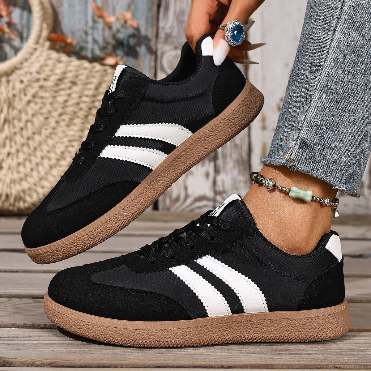 Women's Lightweight Retro Style Trainers Corvine