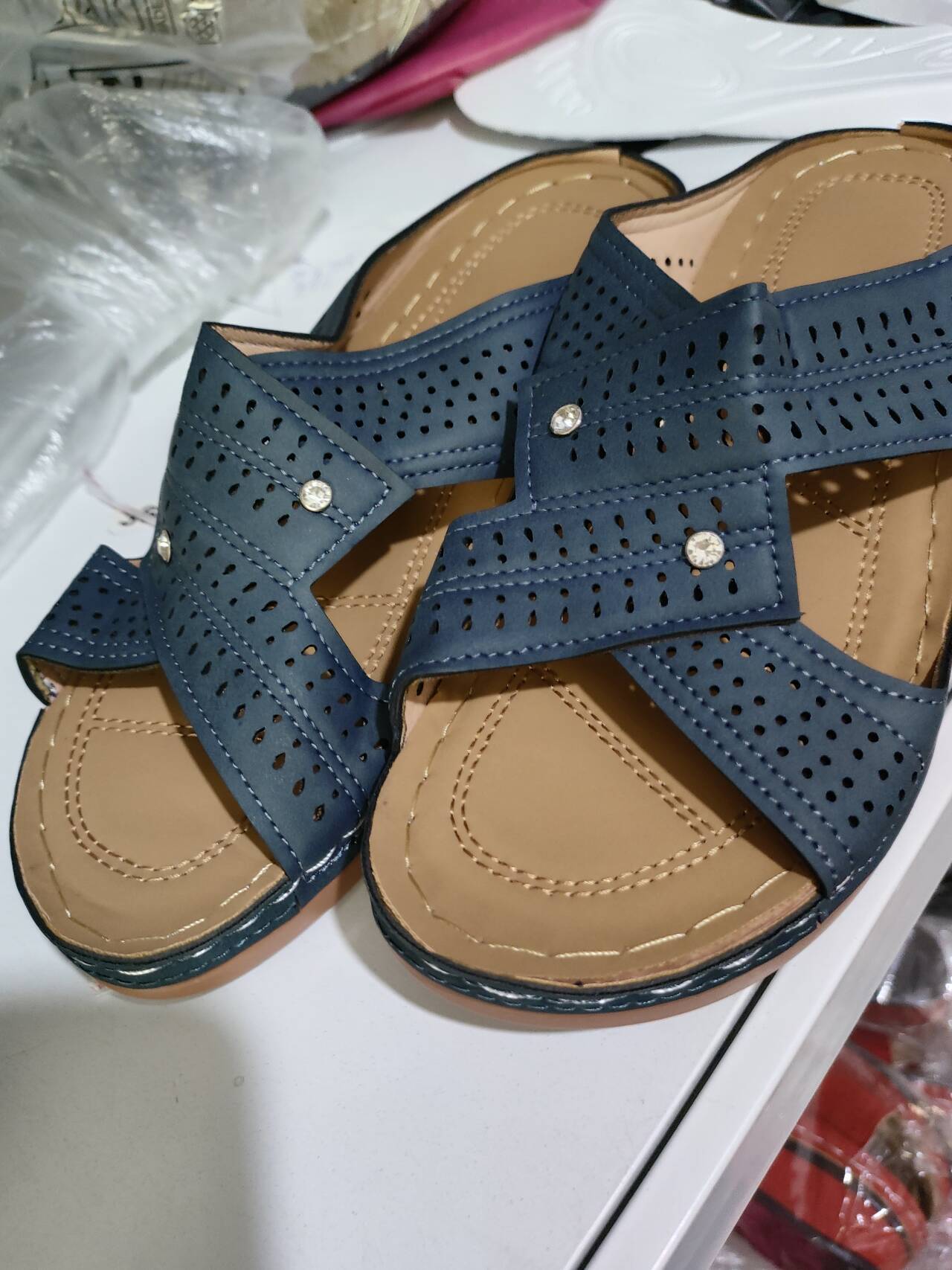 Women's Black Crossover Wedge Sandals Corvine