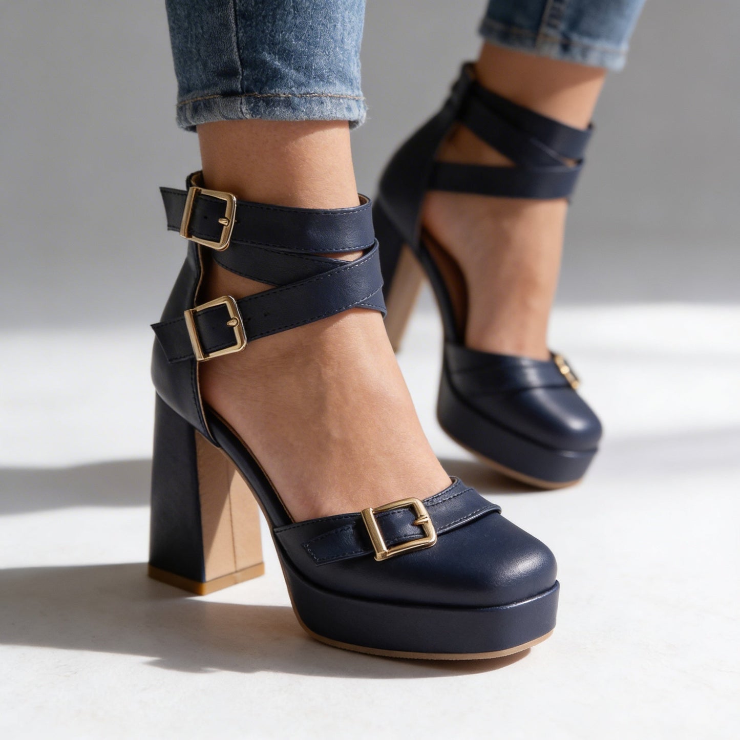 Women's Buckle Strap Block Heel Sandals Corvine