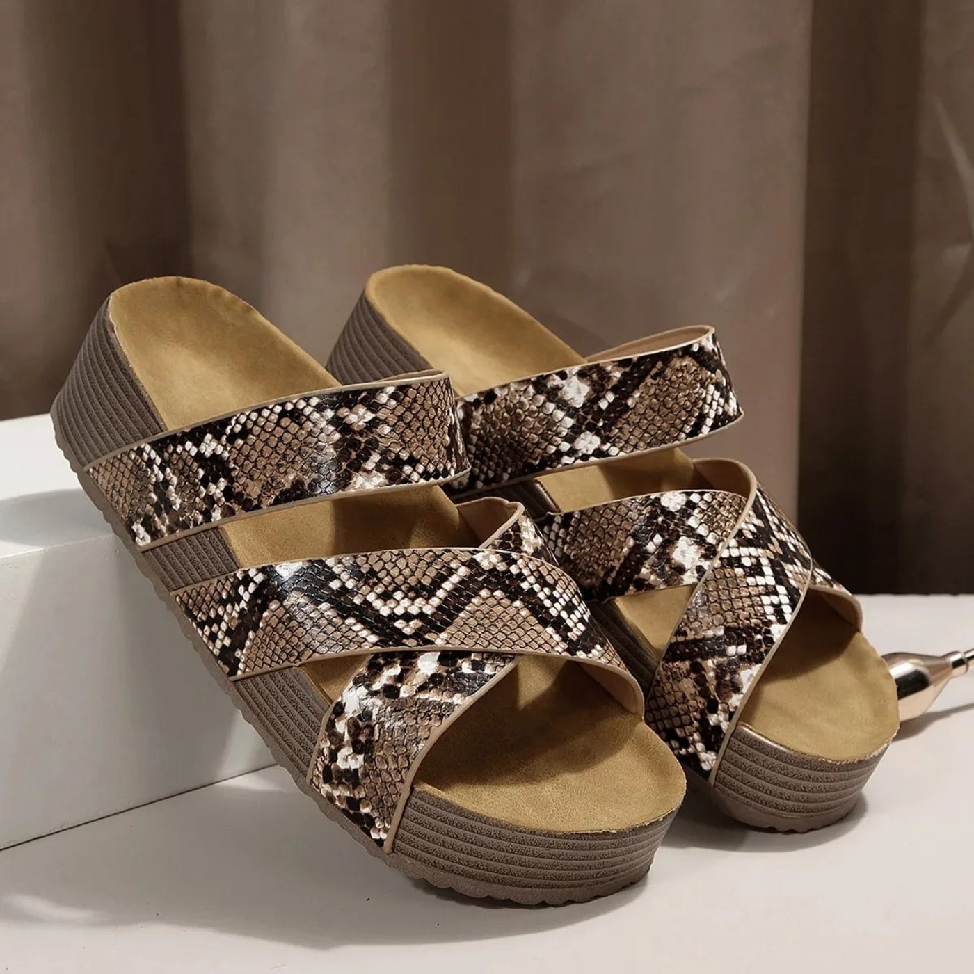 Women's Cushioned Strap Sandals Corvine
