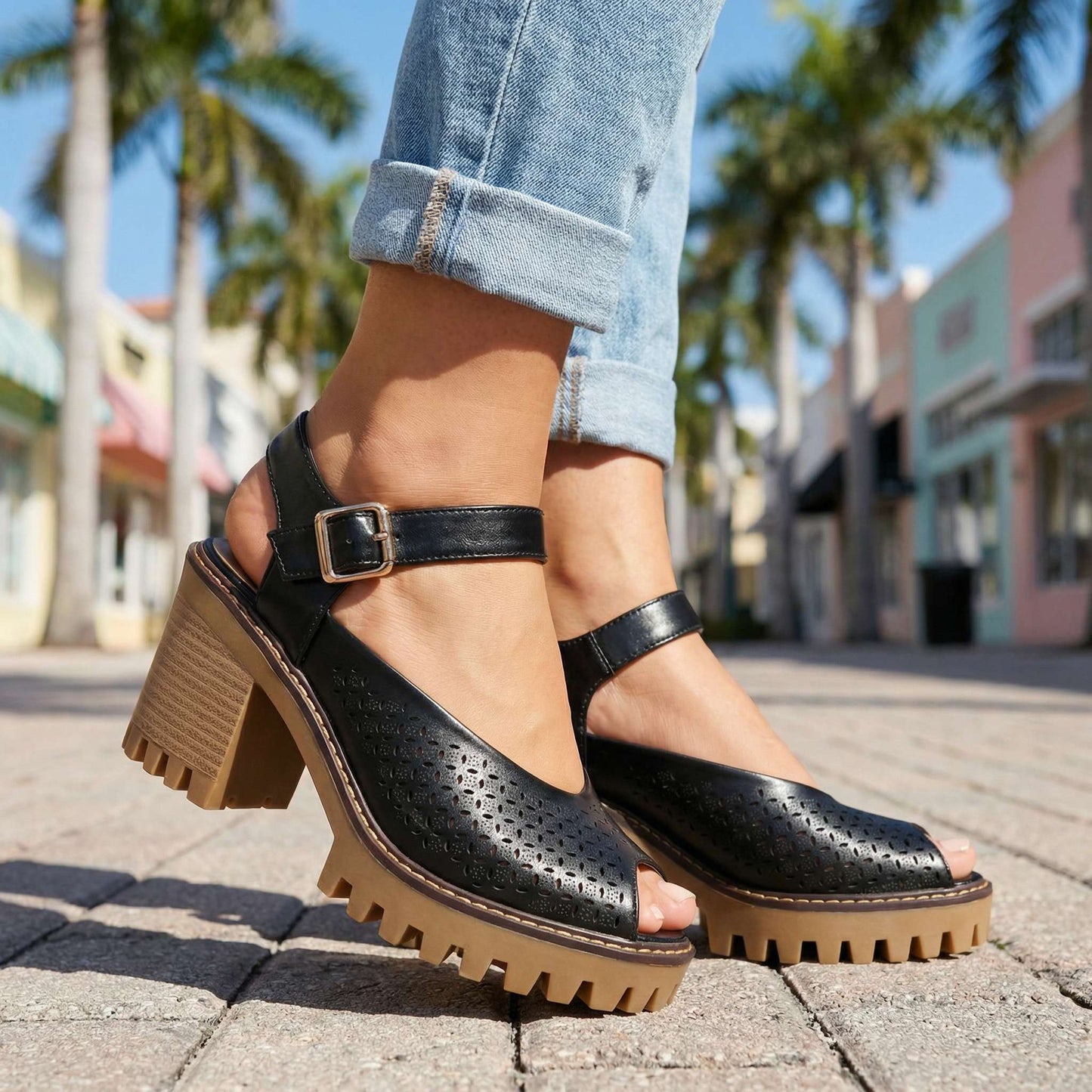 Women's Flower Cut Chunky Sandals Corvine