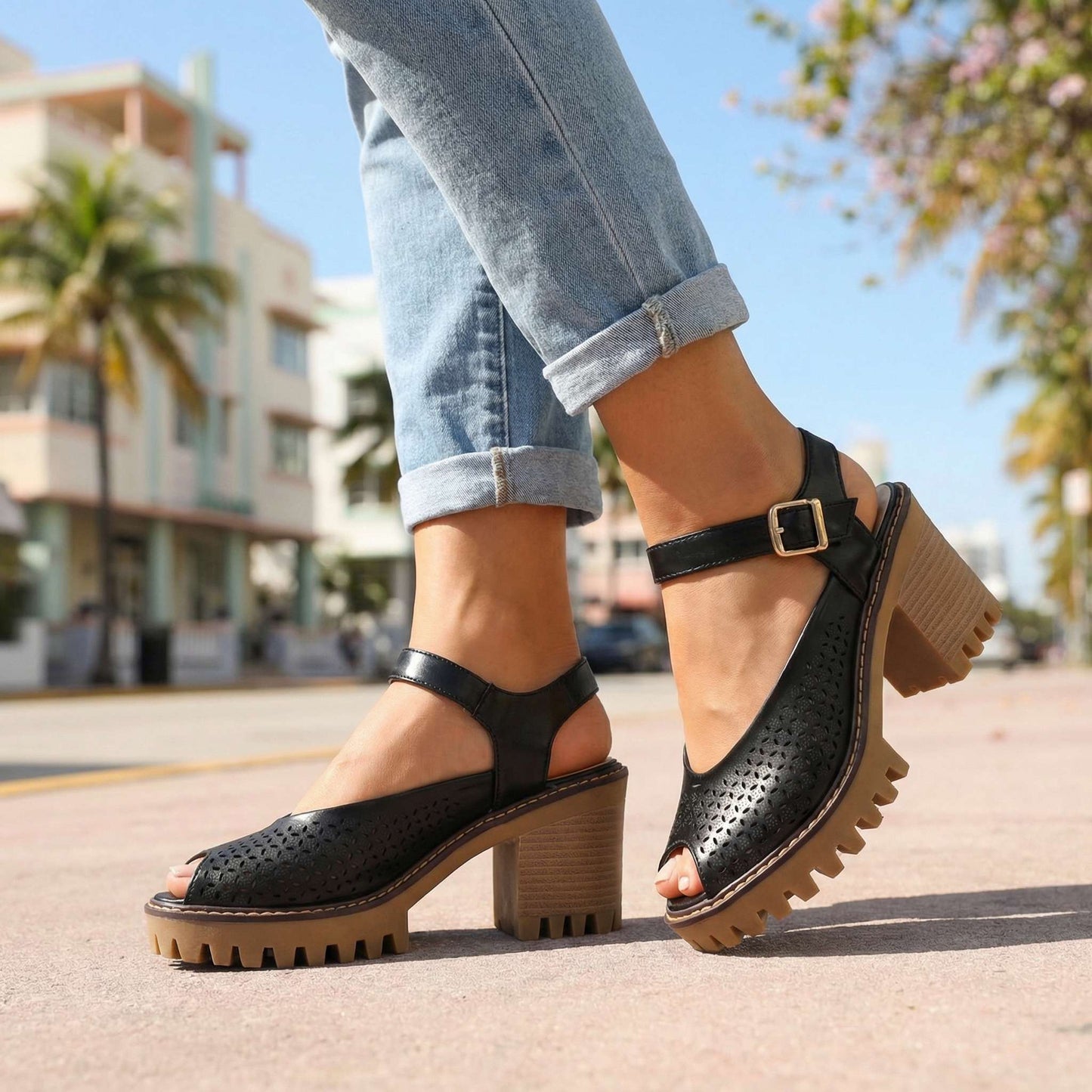 Women's Flower Cut Chunky Sandals Corvine