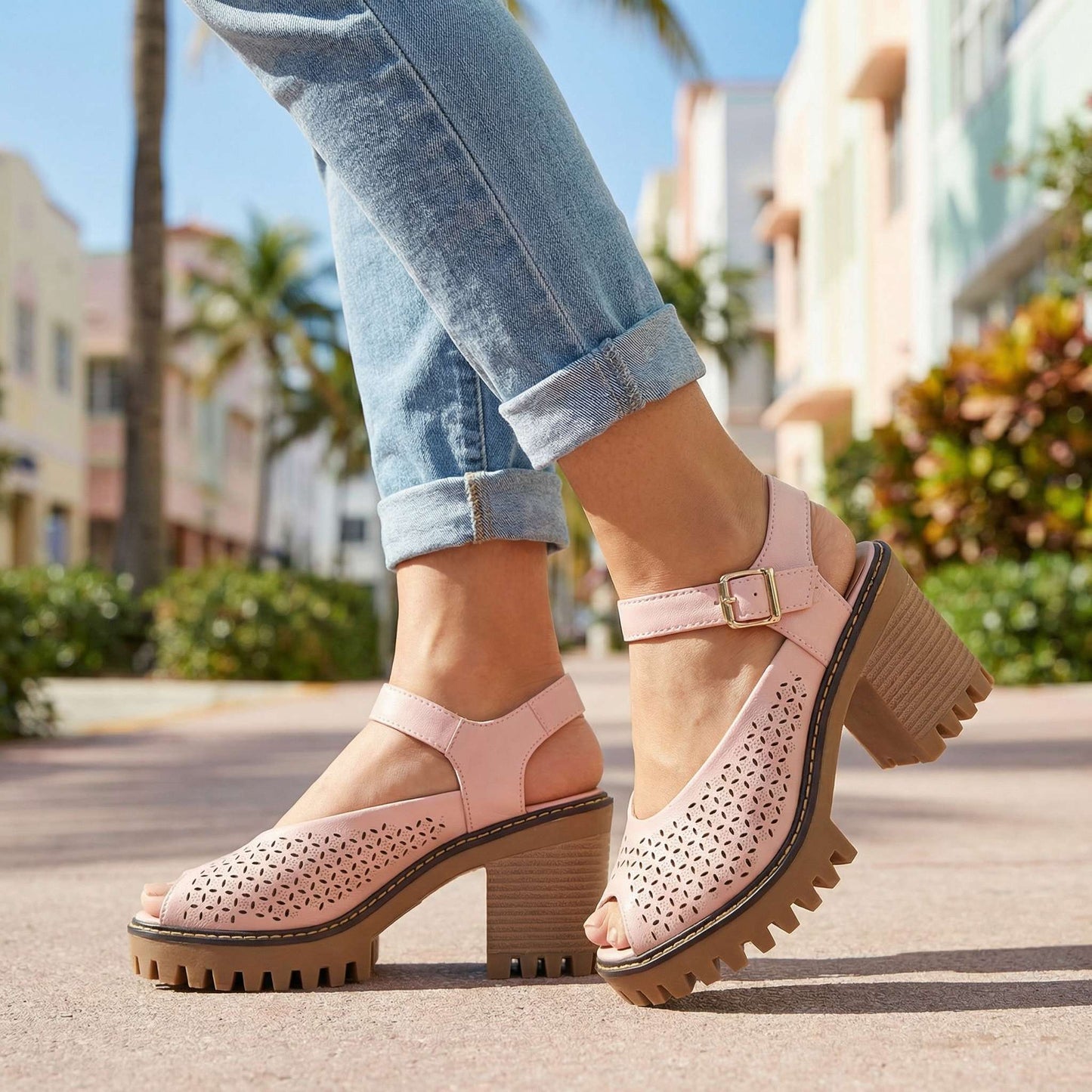 Women's Flower Cut Profile Chunky Sandal Heels Corvine