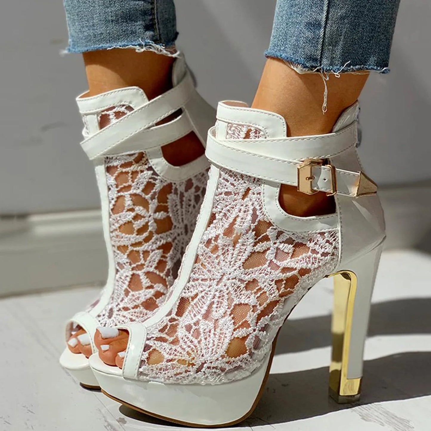 Women's Gold Floral Lace Open-Toe Heels Corvine