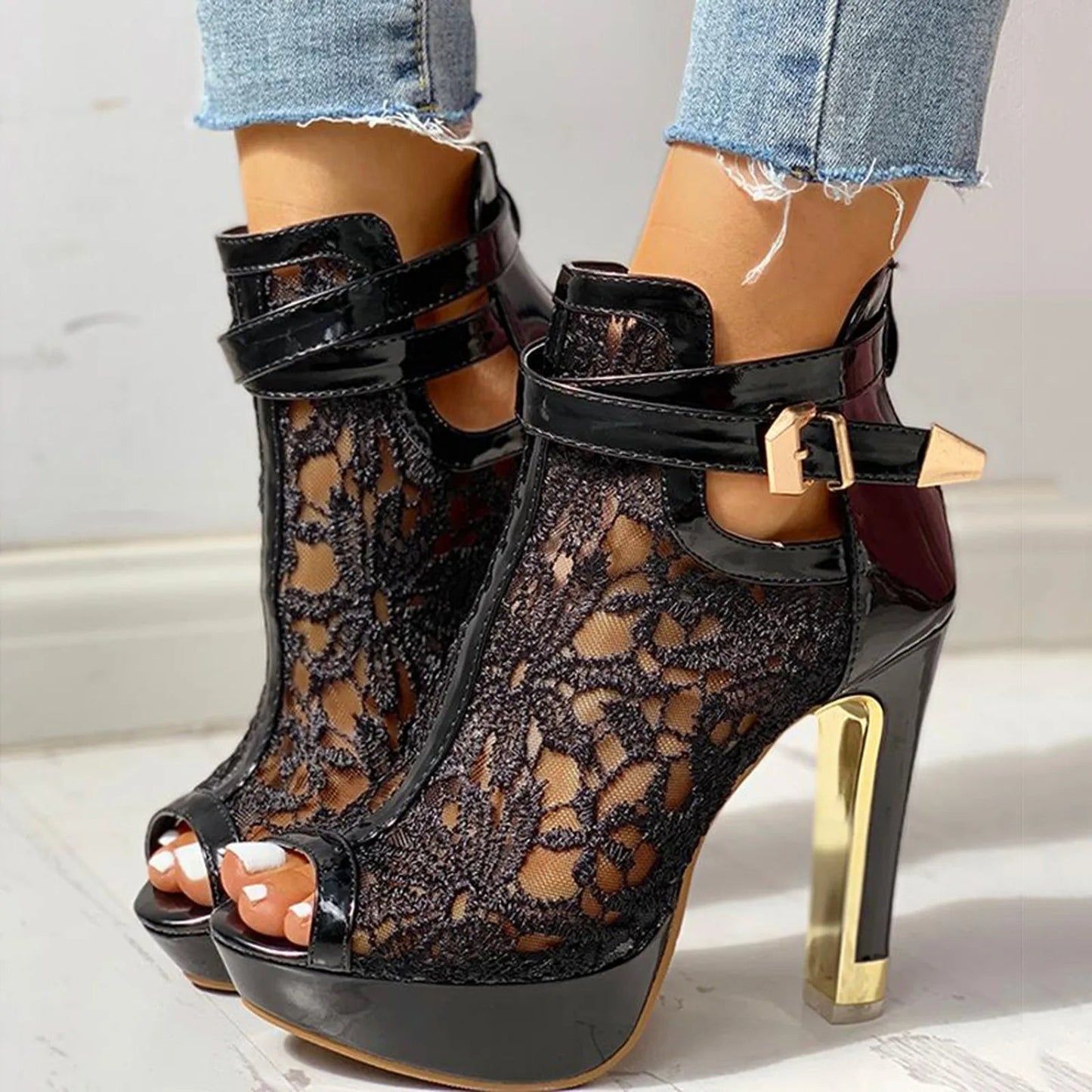 Women's Gold Floral Lace Open-Toe Heels Corvine