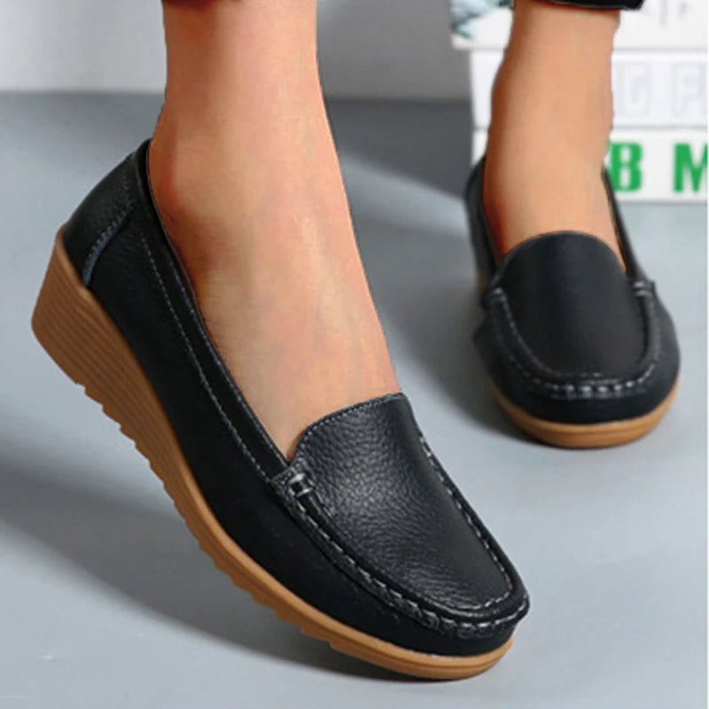 Women's Leather Black Loafers Corvine