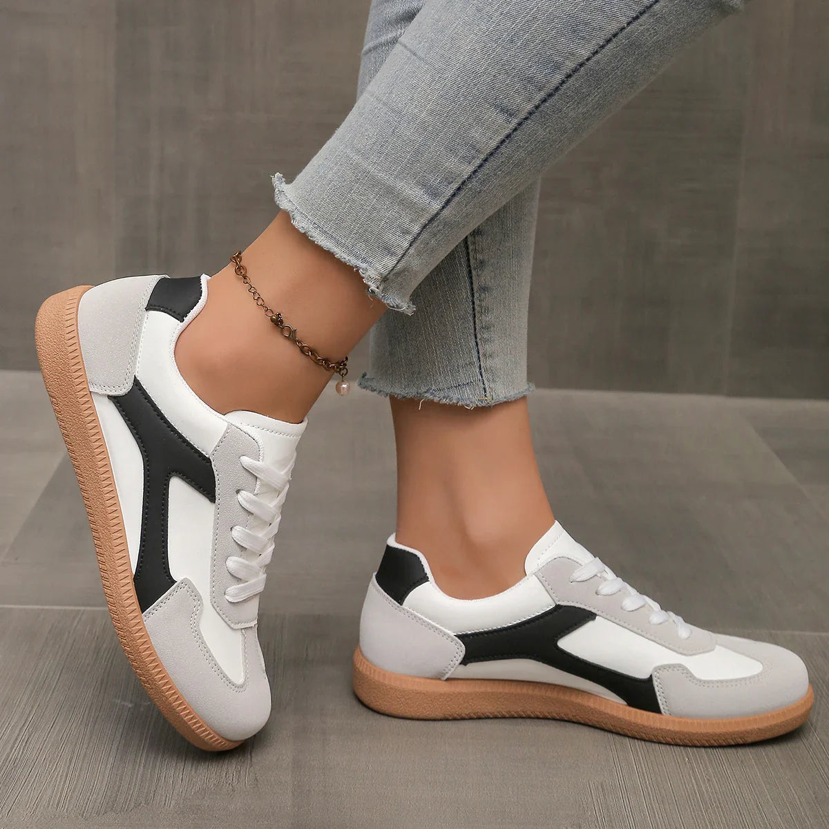 Women's Leather Low-Profile Casual Trainers Corvine