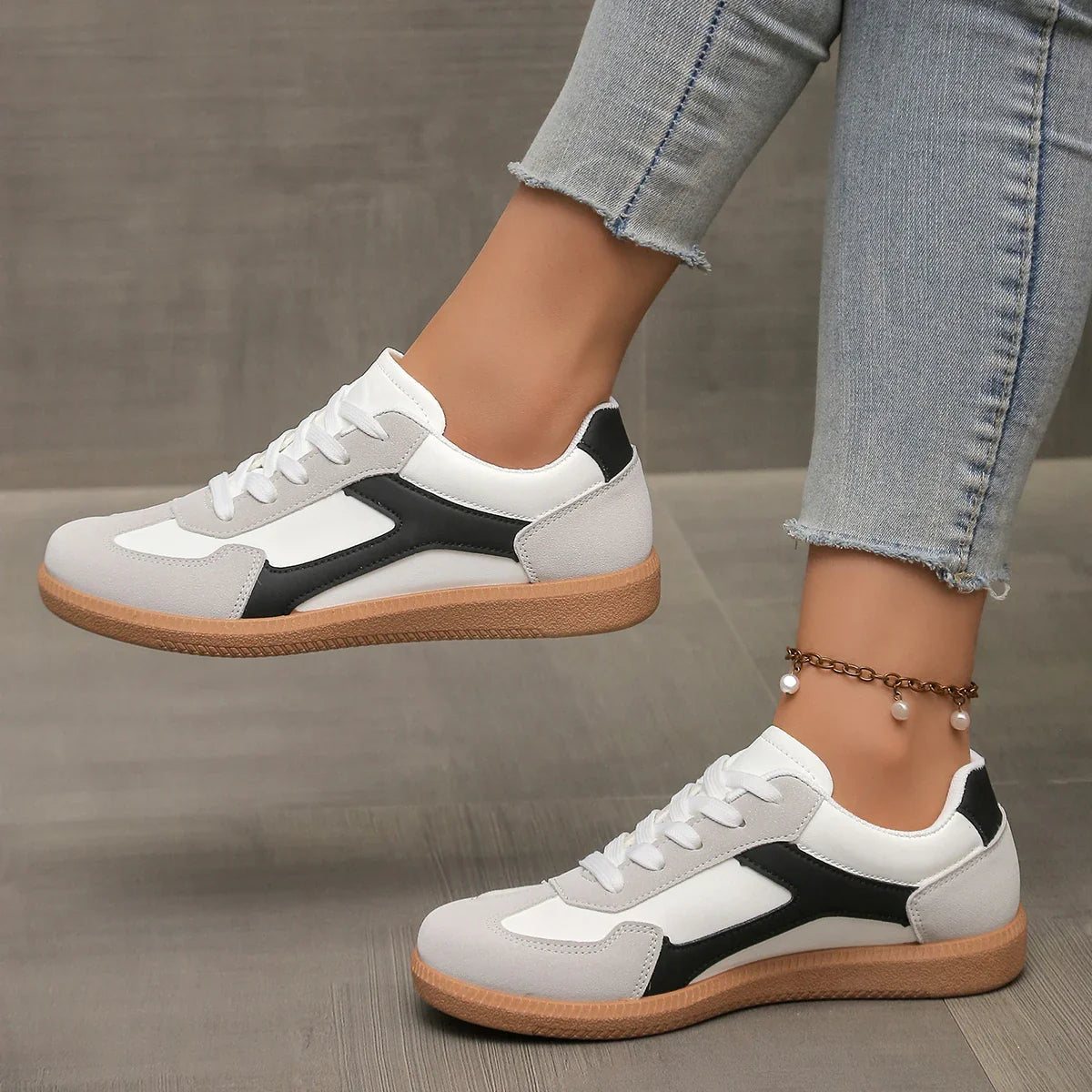 Women's Leather Low-Profile Casual Trainers Corvine