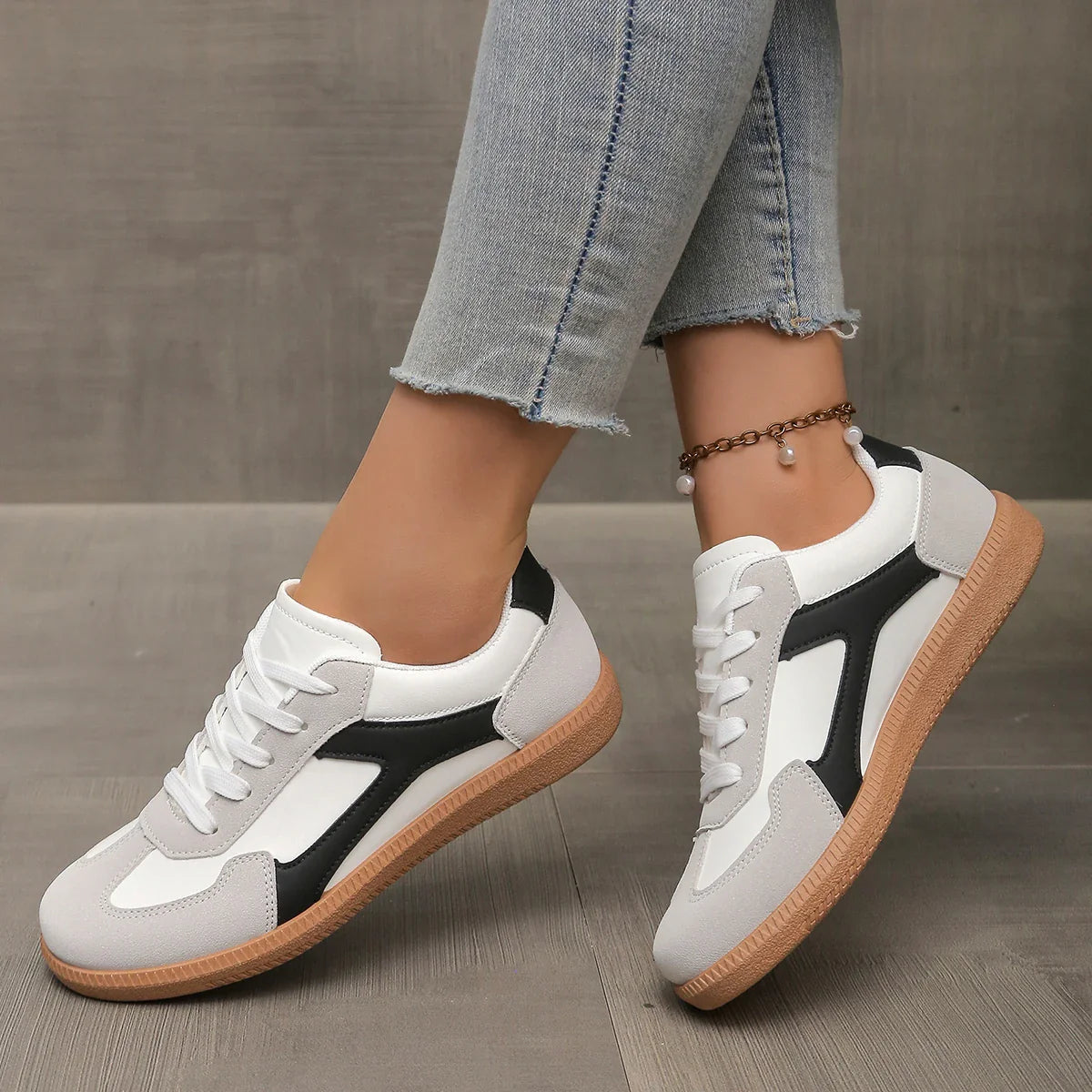 Women's Leather Low-Profile Casual Trainers Corvine