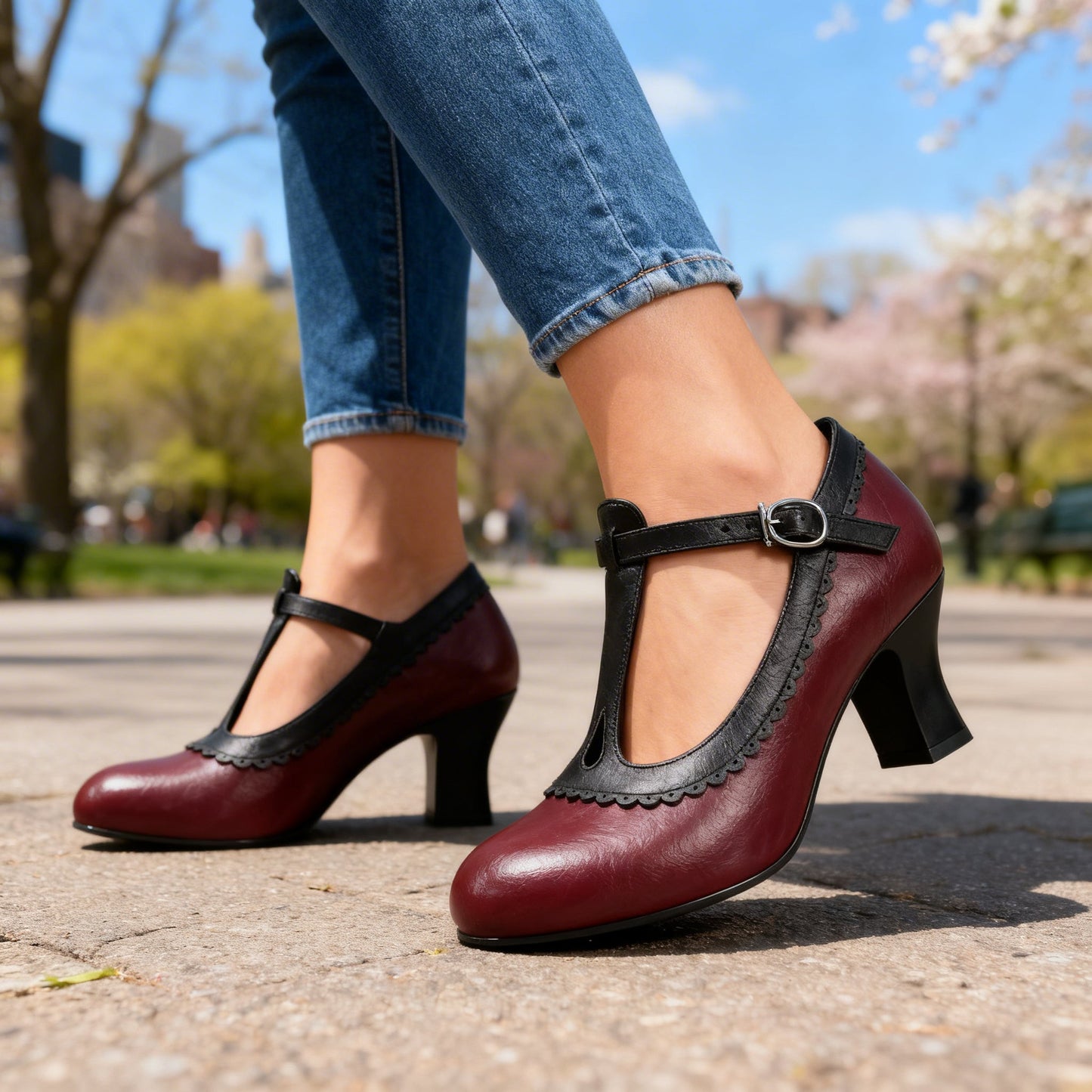 Women's Scalloped T-Strap Loafers Corvine