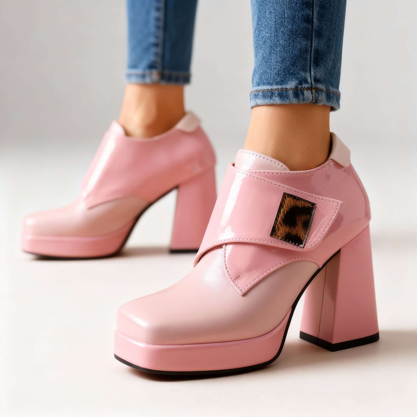 Women's Smooth Block Heel Sandals Corvine