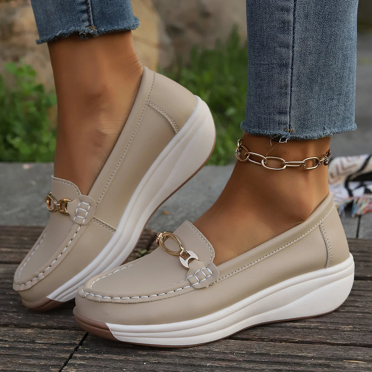 Women's Smooth Faux-Leather Platform Loafers Corvine