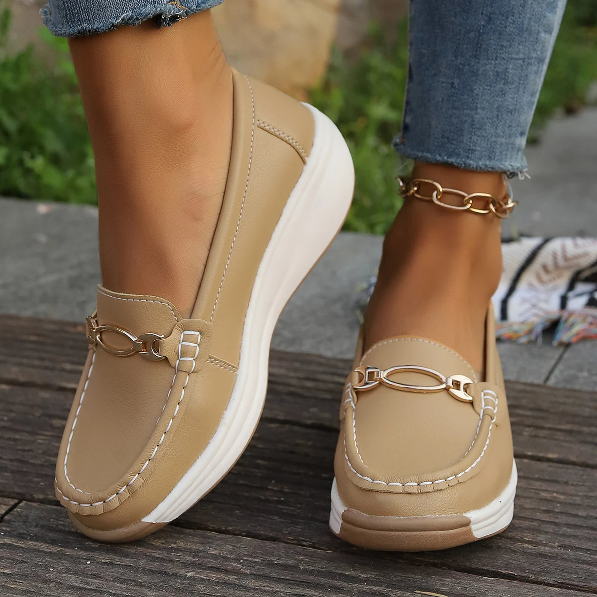 Women's Smooth Faux-Leather Platform Loafers Corvine