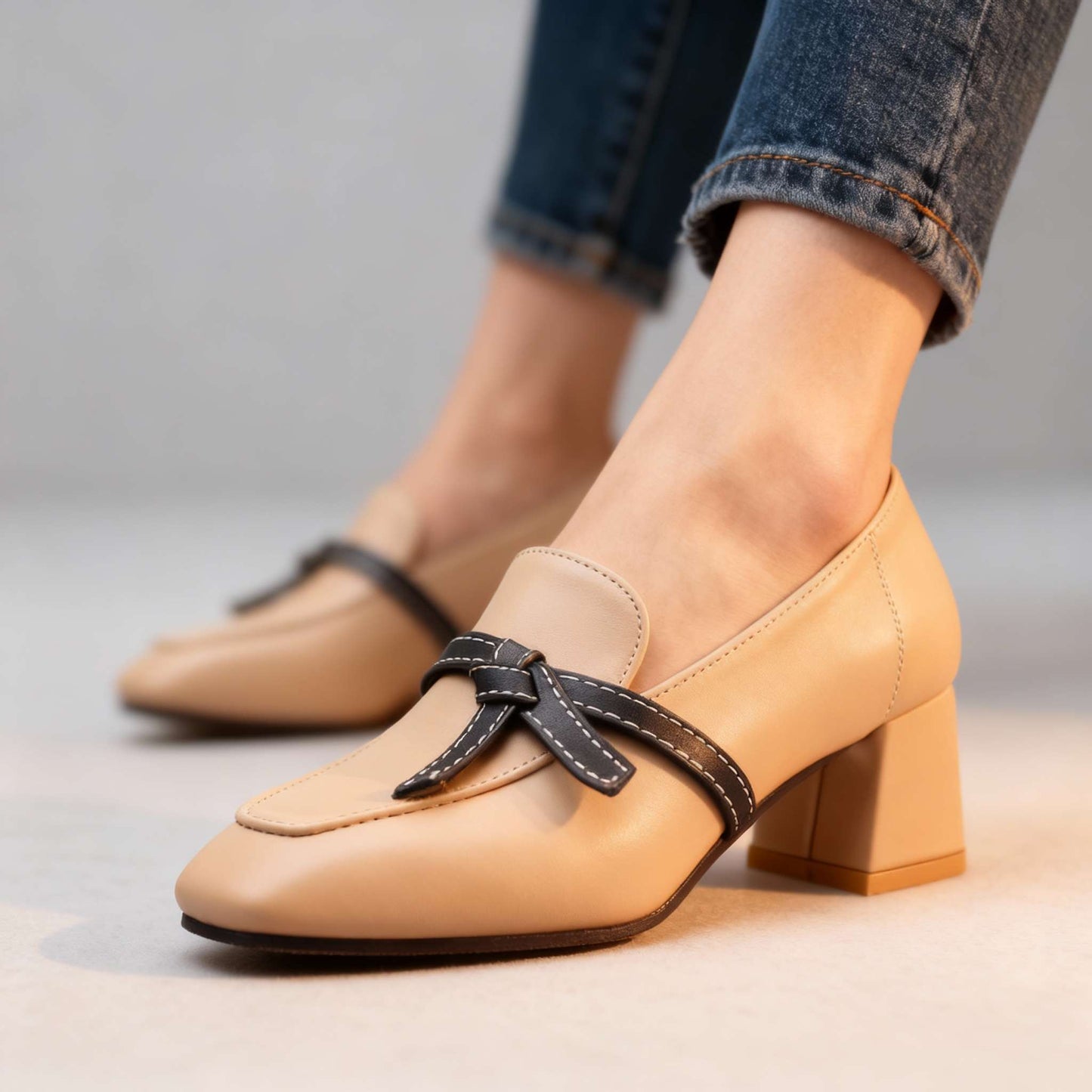 Women's Smooth Leather Block Heel Loafers Corvine