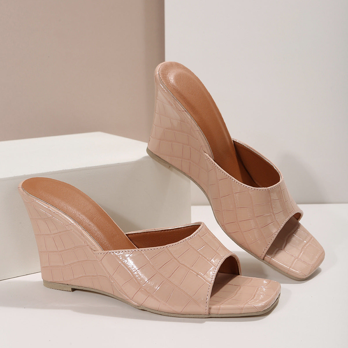 Women's Snake-Embossed Faux Leather Wedge Sandals Corvine