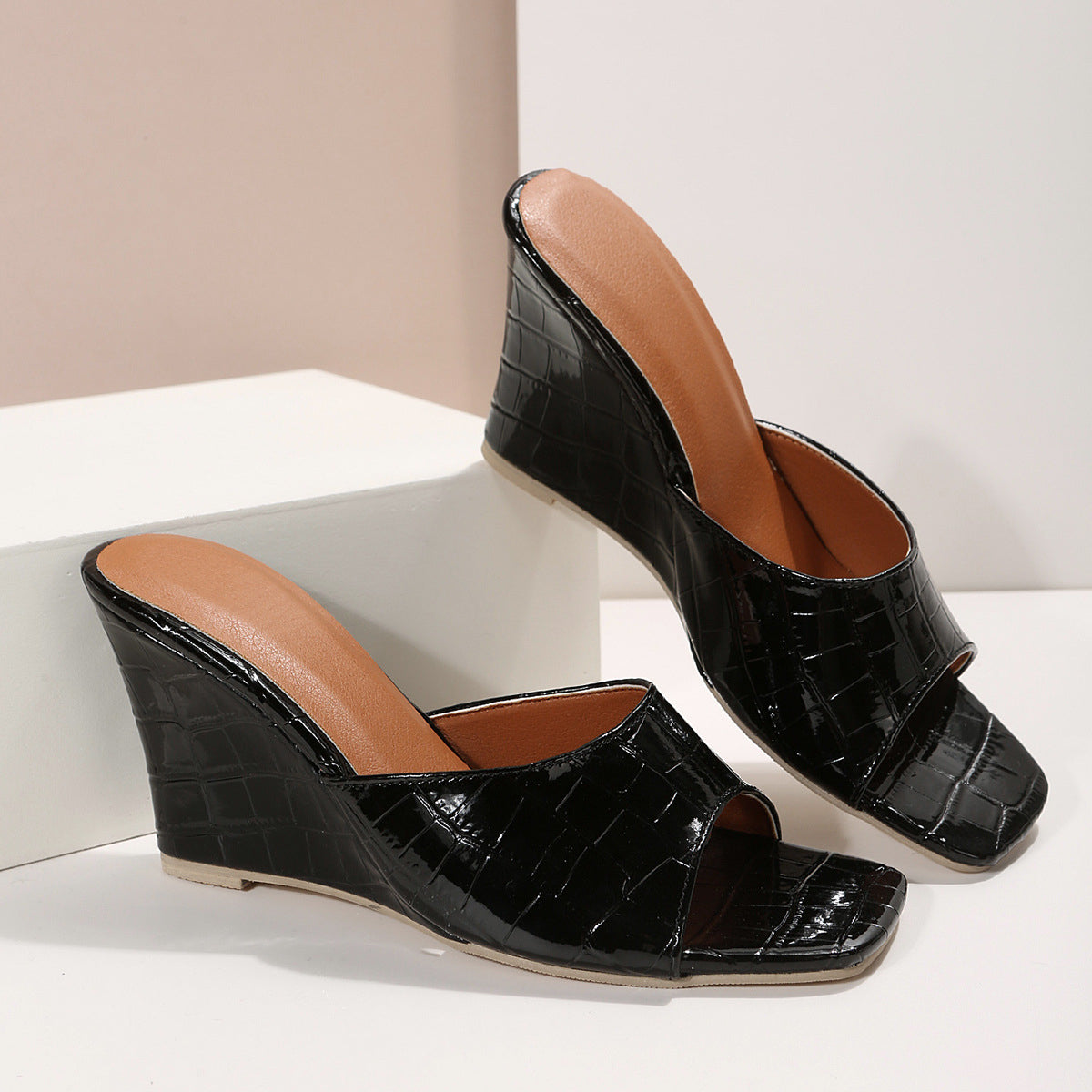 Women's Snake-Embossed Faux Leather Wedge Sandals Corvine
