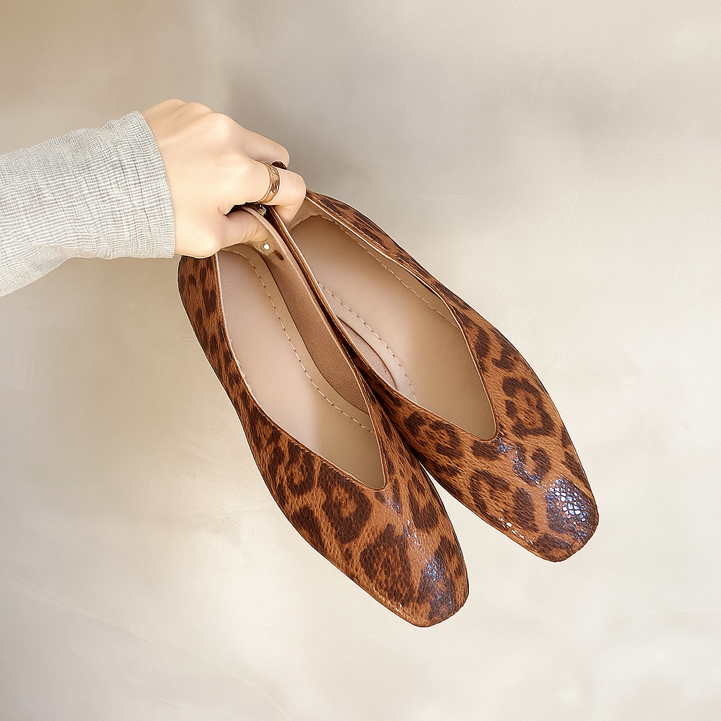 Women's Textured Vegan Leather Leopard Print Ballet Flats Corvine
