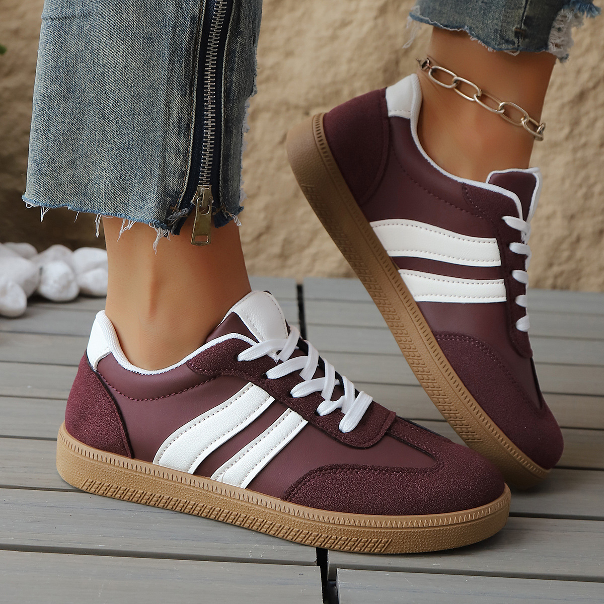 Women's White Leather Suede Retro Trainers Corvine