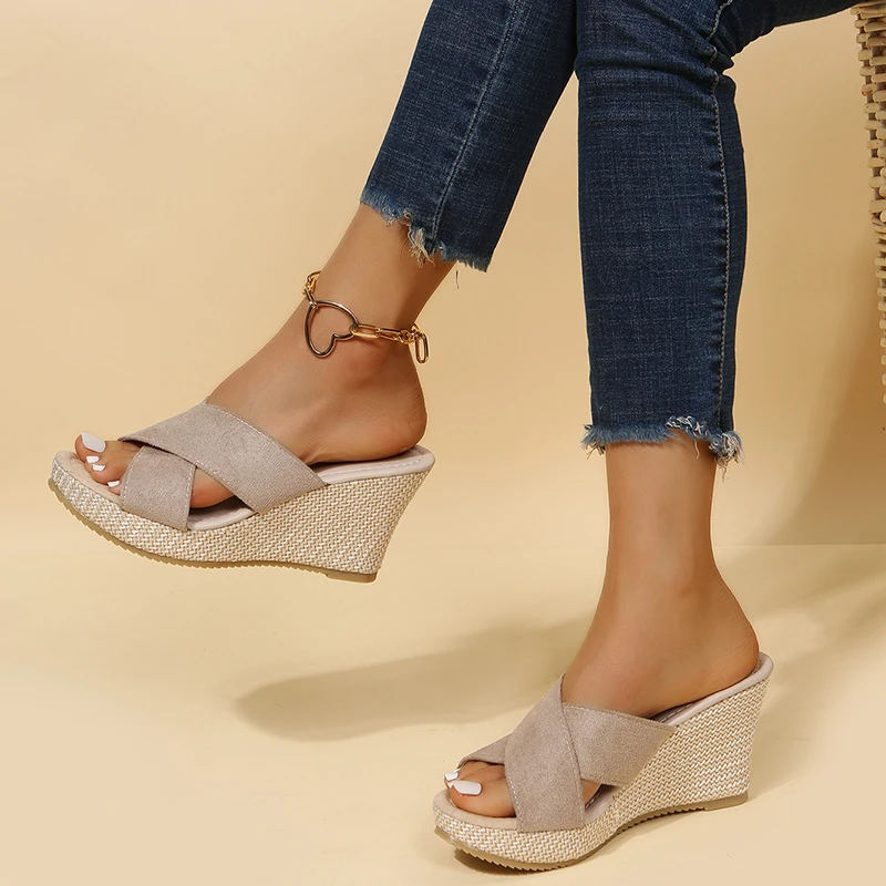 Women's Woven Strap Cushioned Wedge Sandals Corvine