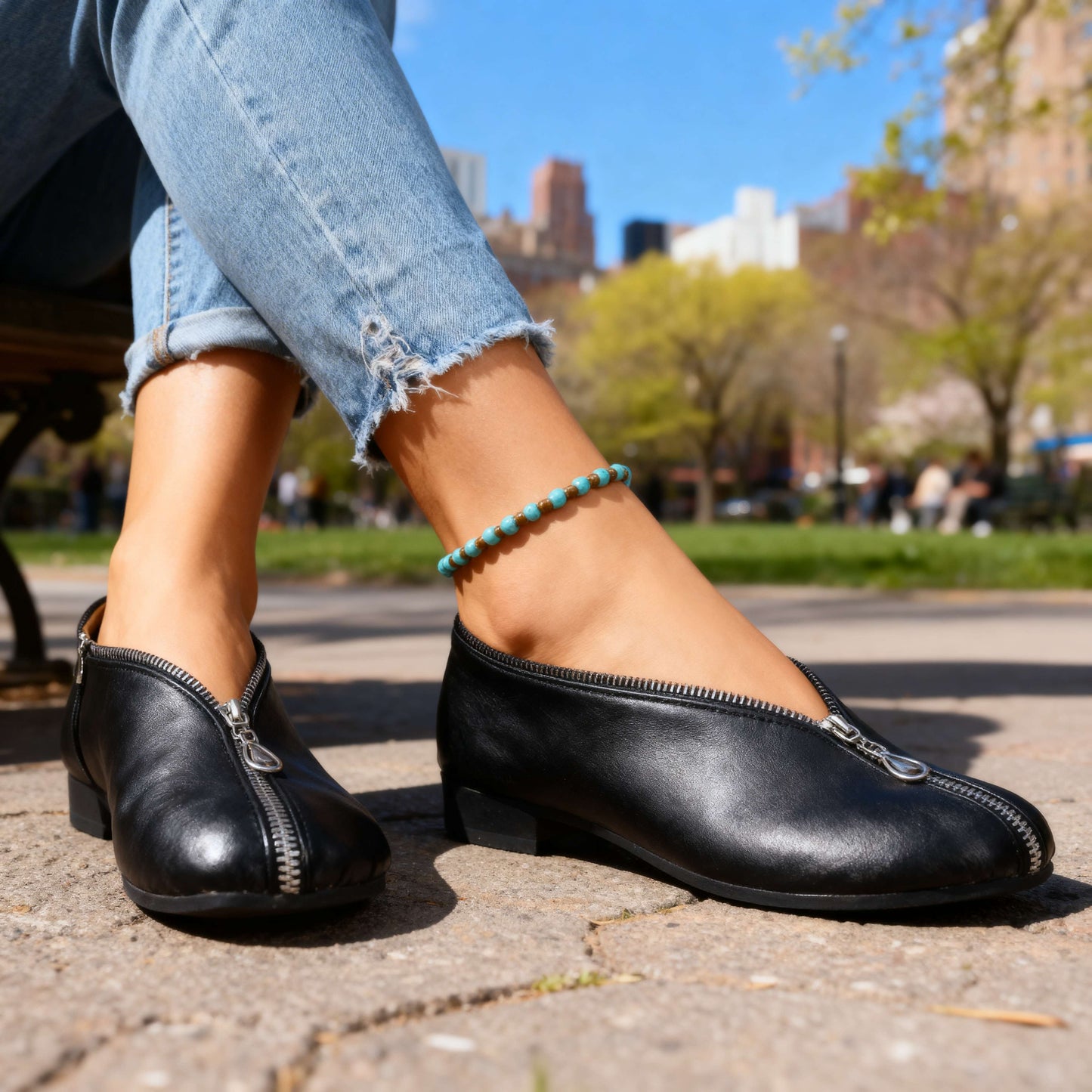 Women's Zipper Detail Slim Heel Flats Corvine